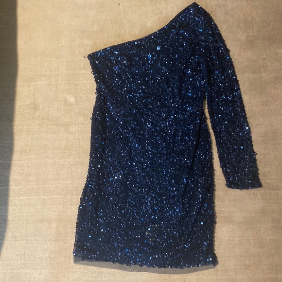 Similar dress to Rosie Huntington Whiteley from Transformers - Picture 3 of 7